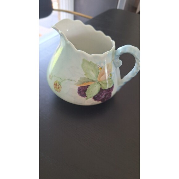 Vtg 1976‎ Small Scalloped Creamer Pitcher Blackberry Signed - Picture 4 of 9